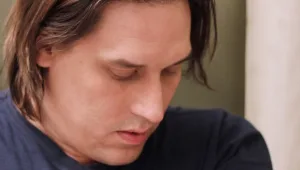 מחושך לאור: לאחר שבנו הפעוט נפטר, המעצב הזה בחר להנציחו בדרך היחידה שידע