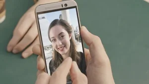 HTC חשפה סמארטפון עילית חדש - ומשקפי מציאות מדומה
