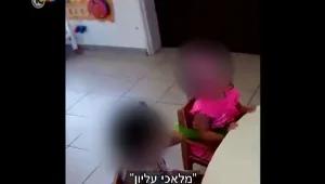 רץ בוואטסאפ: הורים לילדים בגן נדהמו לגלות שילדיהם נקשרו לכסאות. צפו