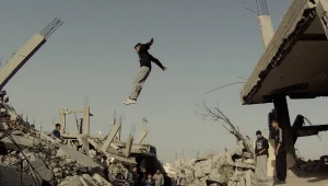 עפים על ההריסות: הטרנד החדש שסוחף את צעירי עזה