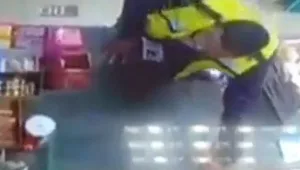 שוטרים וגנבים: שוטר ישראלי תועד גונב כסף