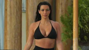 צפו: קים קרדשיאן מסבירה את הרעיון מאחורי תמונת הישבן