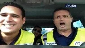 פופ לכחולי המדים