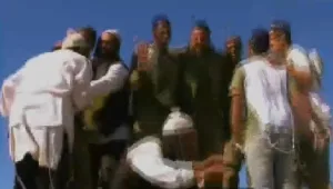 מוכרחים להיות שמח: הברסלבים שבאים לחזק את החיילים