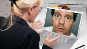 היכרות מזויפת: צעירה גילתה שזהותה נגנבה