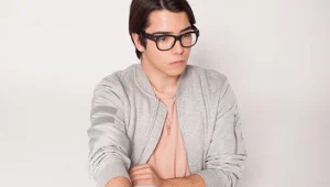 מתן איבד את אימו למחלת הסרטן ומצא את הנחמה בעיצוב אופנה