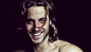 הכירו את הדוגמן אוהד האקר והארוס השווה של לוסי דובינצ'יק