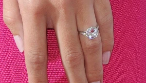 שווי טבעות האירוסין של המפורסמות