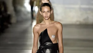 אחרי שמלות השסע העמוקות: זה הטרנד הכי חושפני שהיה לנו עד כה