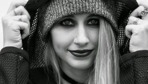 אחת שיודעת: 5 חוקים להרכבת לוק שחור מנצח