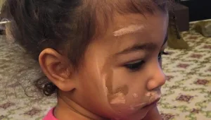 בת שנתיים וכבר מתאפרת: הסטייל של נורת' ווסט