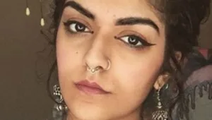 "תנו לי להיות שעירה בשקט": חשפה את השיערות בבטן שלה והשעירה את הרשת