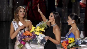 אופס! את לא מיס יוניברס: פאדיחה עולמית בשידור חי בתחרות, המלכה בכתה ובצדק