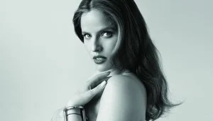 עושה קרדשיאן: נועה תשבי מצטלמת בעירום בחודש שמיני