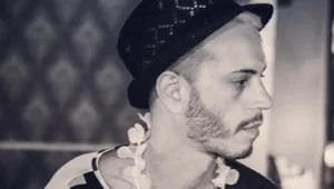 הסטייליסט שמחלק מחטבים לסלבס