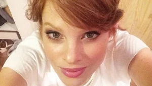 יובל שרף בהלבשה תחתונה על השטיח האדום