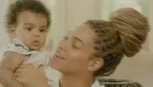 ביונסה מציגה: נעלי עקב לבתה הפעוטה