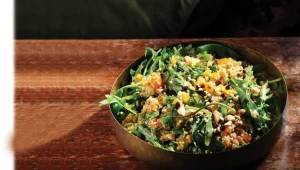 סלט בורגול עם פירות מיובשים