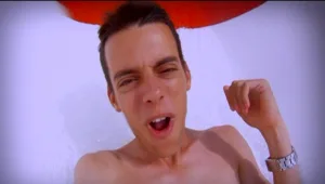 פרק 16: שמש, ים וביקיני