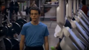 אדי מתחיל עם בחורות