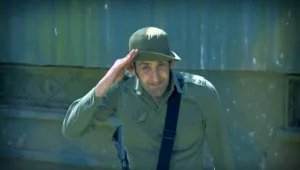 פרק 2: מליפסטיק ועקבים למדים ונשק