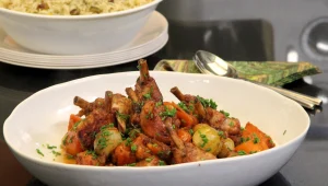 מתכון לשוקי עוף עם בטטות לצד אורז מתובל