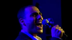 חי ב-LA LA לנד 2: שיר שר את מורטזה