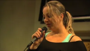 חי ב-LA LA לנד 2: פסטר מאמן את ליאת