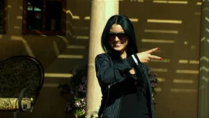 חי ב-LA LA לנד 2: השטיח האדום של שרית