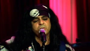 חי ב-LA LA לנד 2: אלי זולטא  Every Rose Has Its Thorn