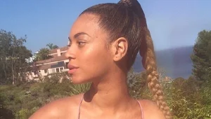 ביונסה עפה על עצמה בבגד ים סקסי