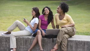 10 הפריטים שסטודנטיות חייבות בתיק