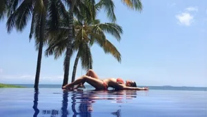 ביי מקסיקו: קים קרדשיאן חושפת ביקיני חדש