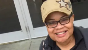 ארה"ב: שוטר הוזעק לבית שנותר פתוח – וירה למוות בדיירת