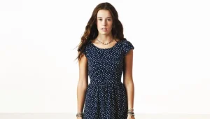 מעל לברך: שמלות קצרות גם בעונת מעבר