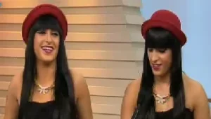 צפו: בנות היפה והחנון משחקות טריוויה