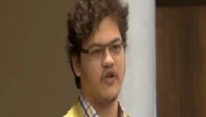 תגידו היוש: החנון הכי אקזוטי על המסך