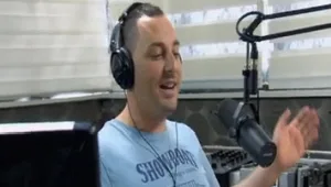 היפה והחנון 11: החנונים מקבלים תוכנית רדיו