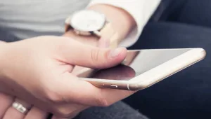 לא רק קרינה: הנזקים שגורמים לנו הסמארטפונים