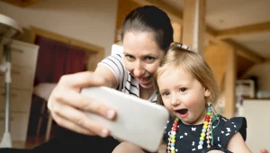 האם מוסרי לשתף תמונות של הילדים?