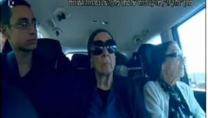 המסע המרגש של האחיות ניצולות השואה לאושוויץ