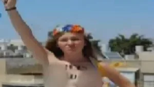 הישראליות שמורידות את הבגדים מסבירות: "החזה שלנו הוא כלי נשק"
