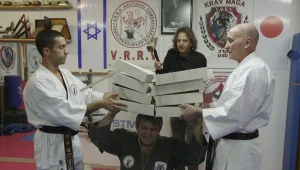 כששי שבר בלטות על הראש של ויקטור