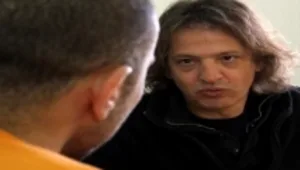"הרגת כתב טלוויזיה?": שי שטרן מסייר בכלא צלמון