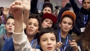 למה הילדים האלה יוצאים נגד ערוץ 10?