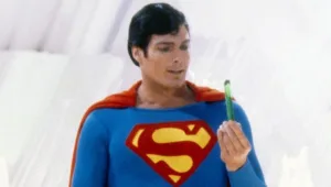 סופרמן בן 80, ואנחנו עדיין מחכים שיבוא להציל אותנו