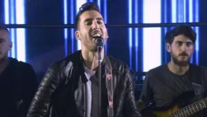 "לבקש לך את היד": אדיר גץ רומנטי מתמיד בשיר חדש