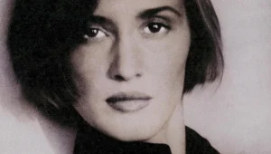 אלנה פרנטה מגיעה לבית ביאליק