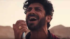 מהבוקר: אביב אלוש גם זמר וזה נראה כאילו היה ככה תמיד