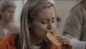 מתגעגעים לחמץ? הנה "רגעי החמץ" הכי מגרים שנראו על המסך